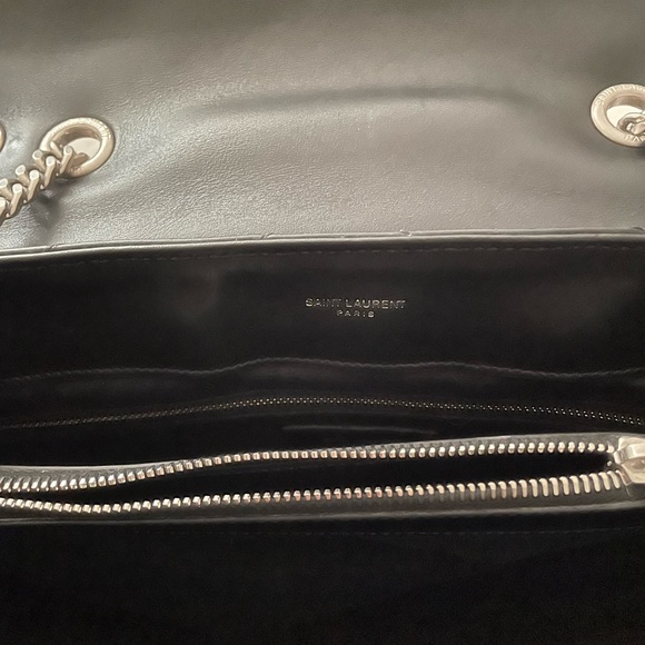 Medium LouLlu Matelassé Leather Shouldar Bag with silver details. Saint Laurent. - Picture 5 of 7
